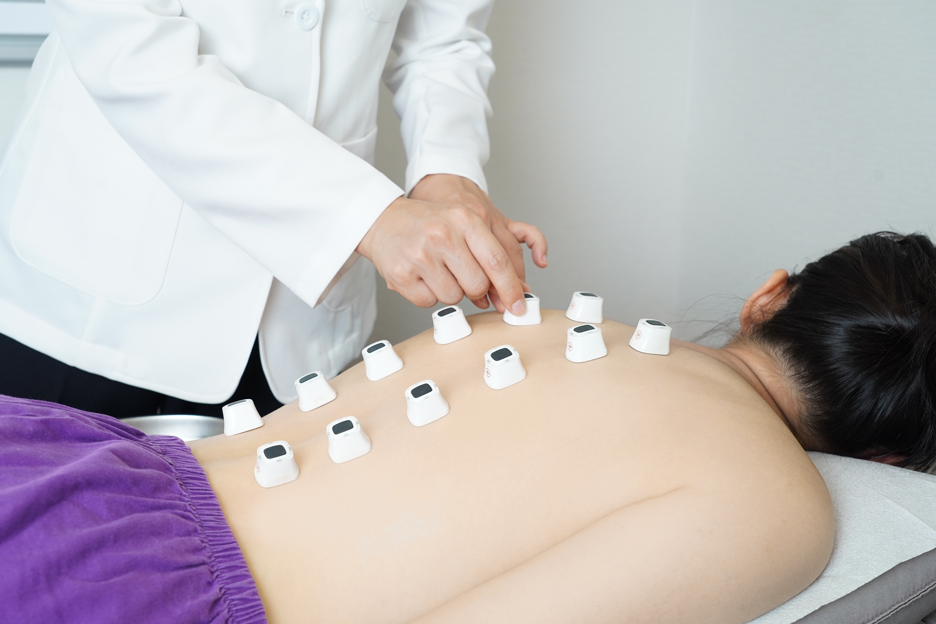 Elektroterapia: co to jest i jak może pomóc w leczeniu bólu? img-responsive